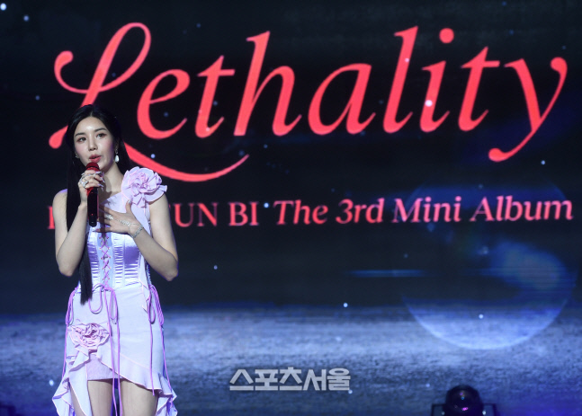 권은비 "채연이 데뷔와 같은 날 컴백, 미안한 마음 있었다"