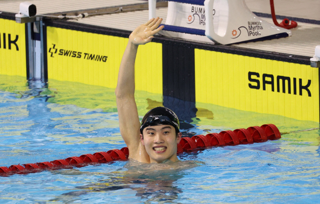 황선우 \'대회 신기록 달성!\'