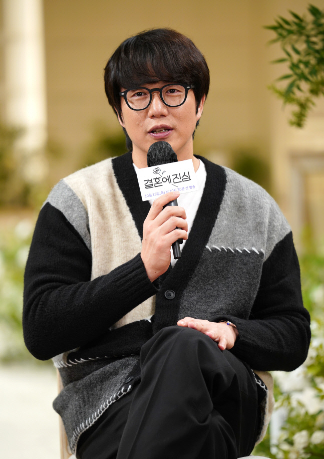 '결혼에 진심' 성시경 "출연 커플 결혼하면 축가 부르겠다"