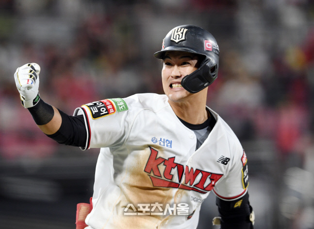 [포토]KT 배정대, 결정적인 3타점 2루타