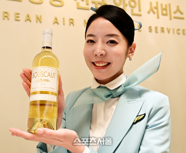 대한항공 승무원 김설화, 내이름처럼 고운 새로운 기내 와인이랍니다! [포토]