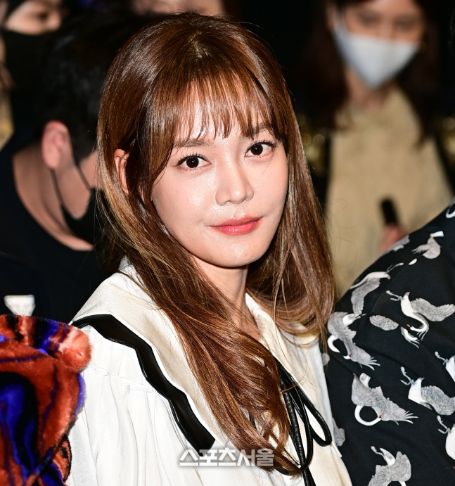 '셀럽 중의 셀럽' 안현모, 박윤수 디자이너의 작품을 보러왔죠~ [포토]