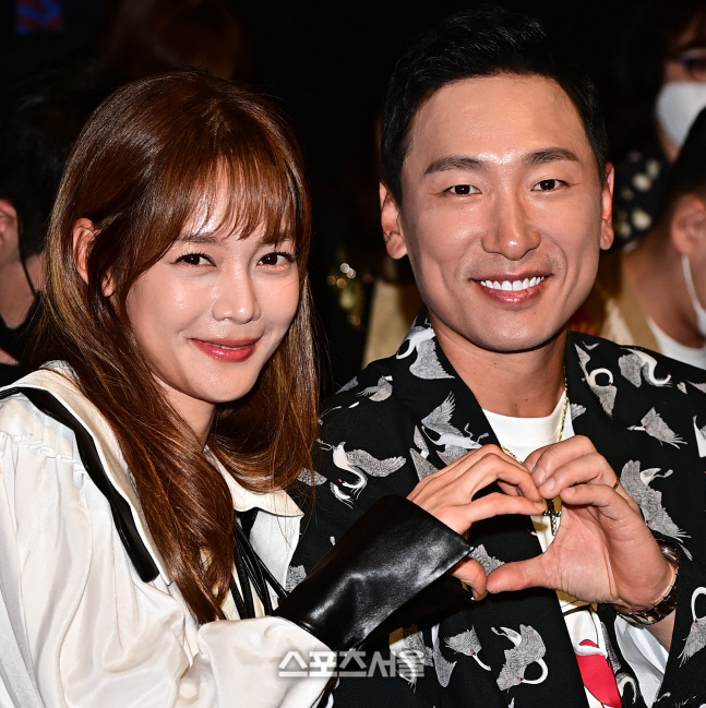 박윤수 디자이너의 '빅팍'에 온 안현모와 라이머, 사랑입니다! [포토]