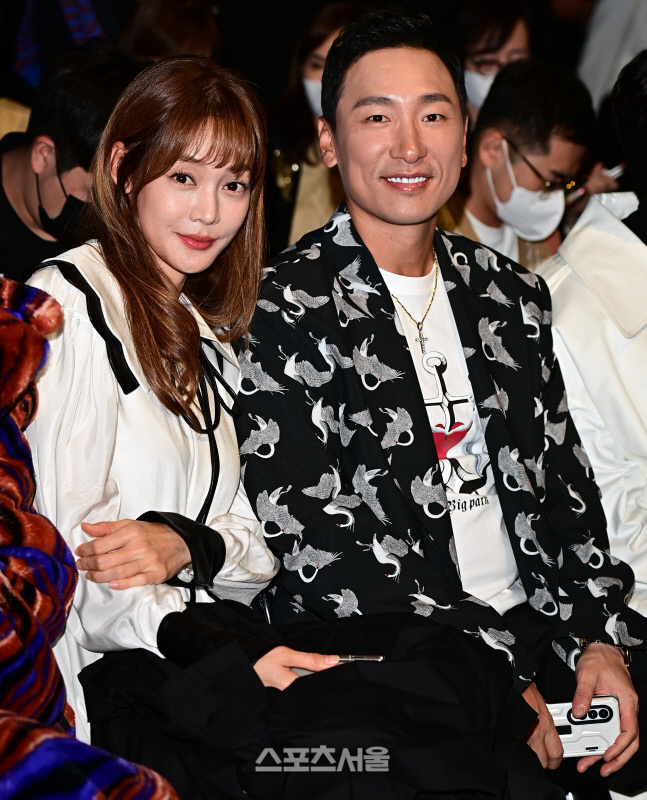 안현모와 라이머, "박윤수 디자이너의 '빅팍' 컬렉션을 보러왔어요" [포토]