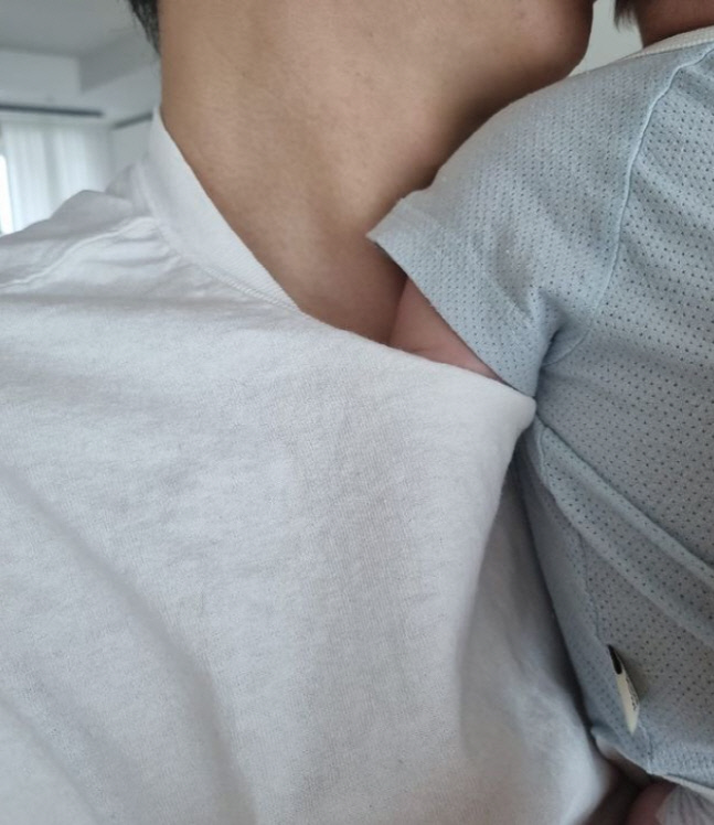 제이쓴, 아들래미 나쁜손에 화들짝 "손 좀 빼줄래?"