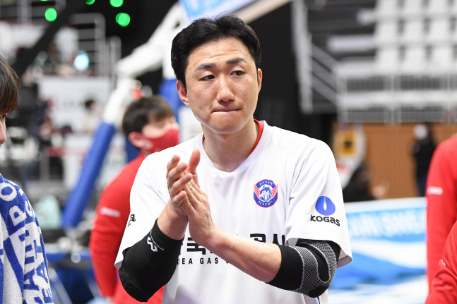 한국가스공사 정영삼 농구 시작한 대구서 은퇴식…원태인 시투[공식발표]