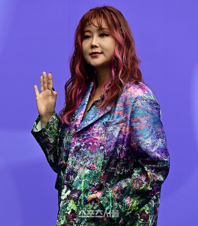 서울패션위크 솔비(화가 권지안), 디자이너 조은애 '티백(tibaeg)'의 셀럽이랍니다 [포토]