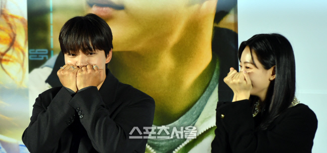 조이현 따라하는 여진구, 영화 '동감' [포토]