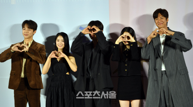 장난기 발동 여진구와 조이현 , 영화 '동감' [포토]