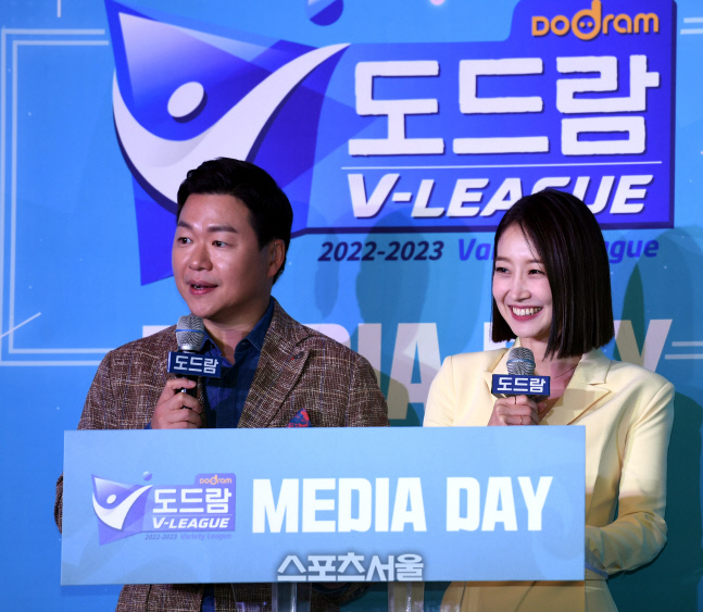 [포토] V-리그 남자부 미디어데이 사회보는 윤성호-조은지 아나운서