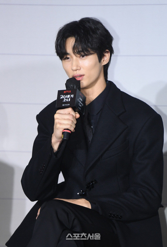 [포토]변우석, '방송반 오빠로!'