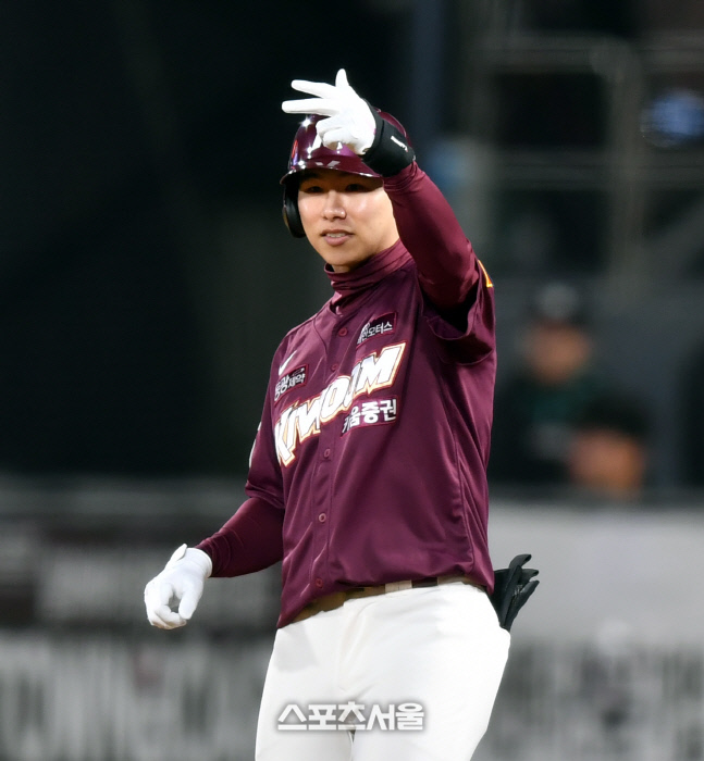 푸이그 앞에서 판 까는 김혜성[포토]