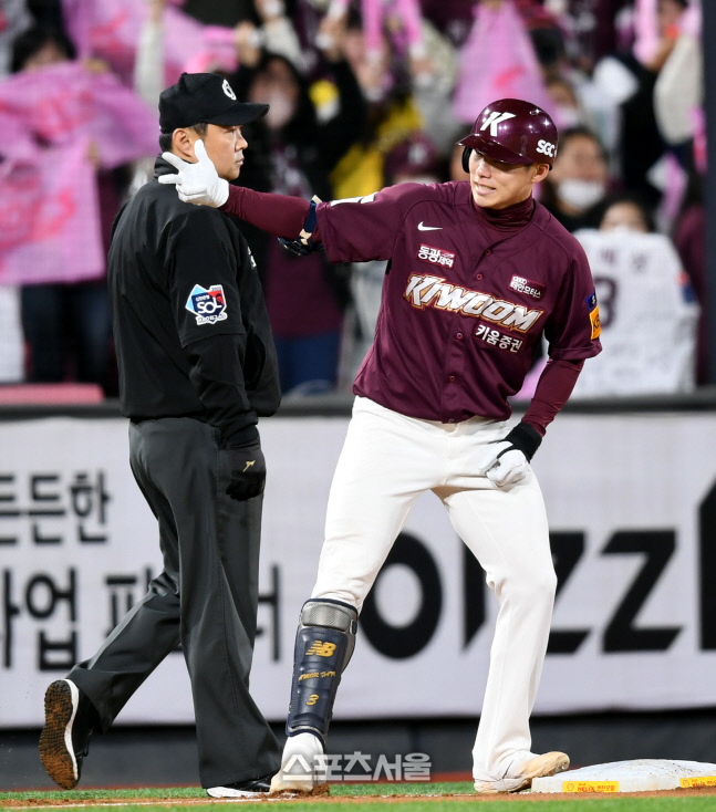[포토] 김혜성, 3회 1점 더 달아나는 적시타