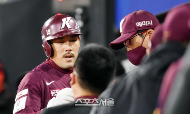 1루에서 홈까지....이용규[포토]
