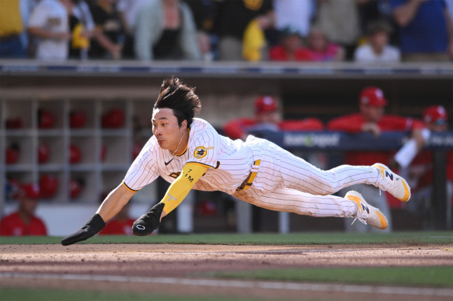 BASEBALL-MLB-PHI-SD/