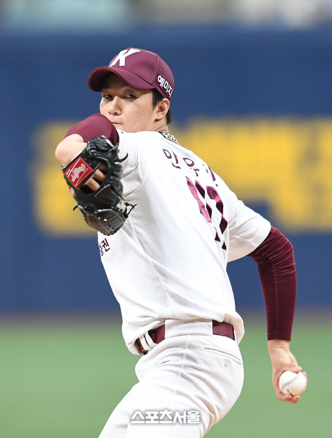 [포토]키움 안우진, KT와의 준PO 1차전 선발 등판