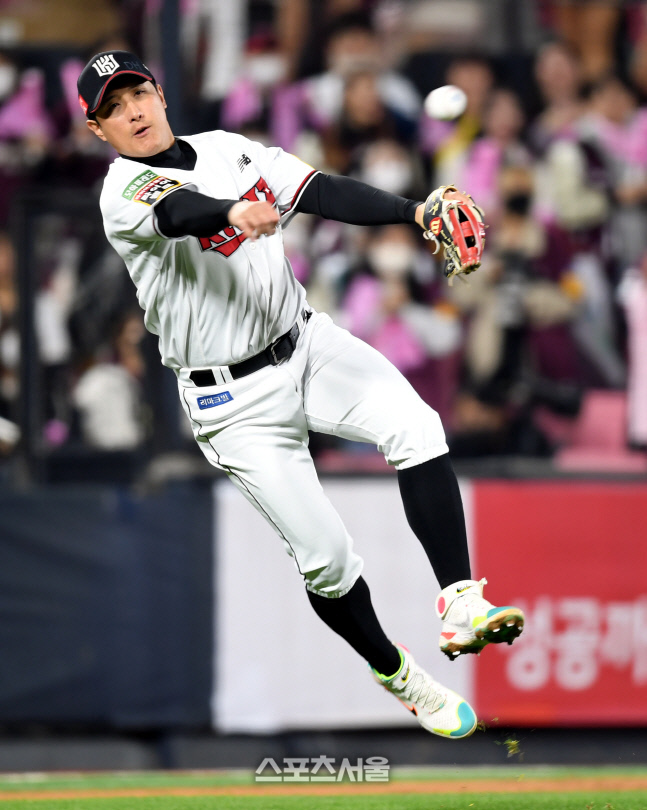 [포토] 황재균 '호수비 펼쳤지만'