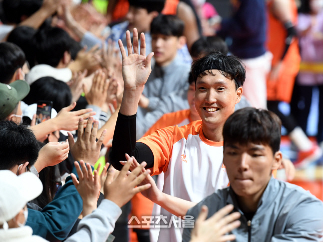 다시 올라서는 이종현 "실제로는 TV보다 더 크게 혼나…하지만 밑거름 될 것"[SS인터뷰]