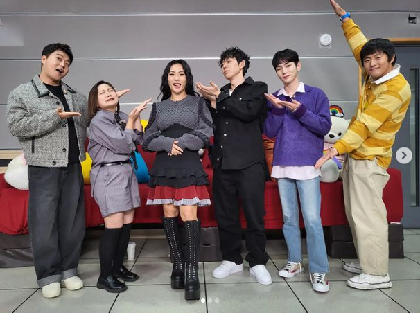 '11월 결혼' 허니제이, '나혼산' 멤버들 축하 속 부케 주인공은 '전현무'