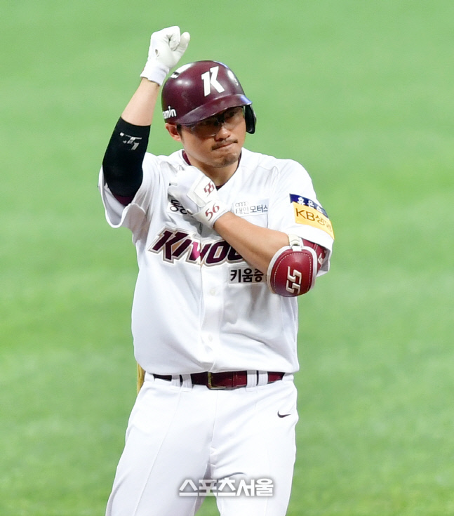 4회말 2루타로 찬스만든 이지영[포토]