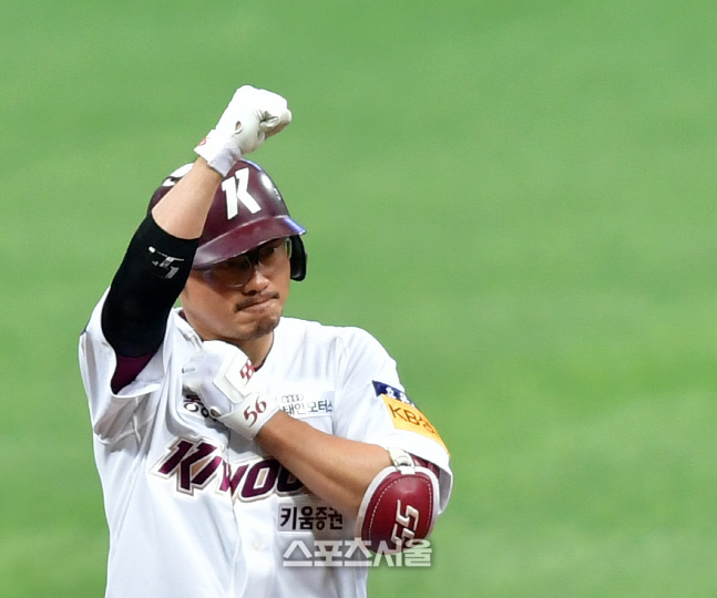 4회말 2루타로 찬스만든 이지영[포토]