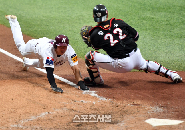 '머나먼 홈플레이트' 김혜성[포토]