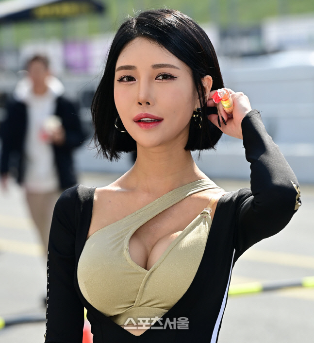 '서킷의 여신' 이시아, MMX 모터스포츠의 여신이기도 하죠~ [포토]