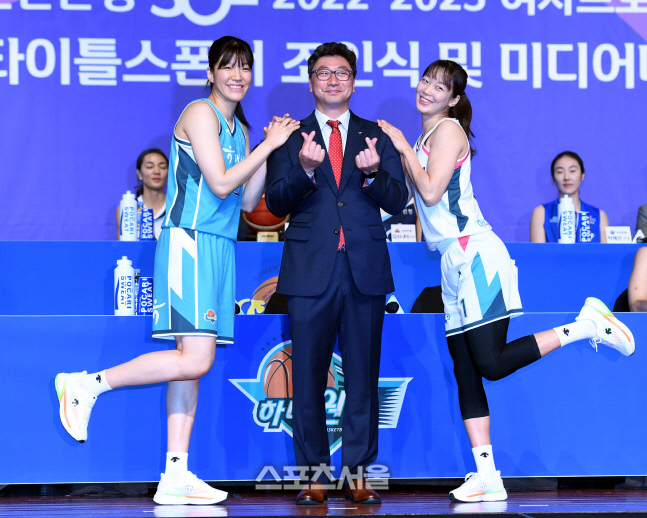 [포토] 양인영-김도완감독-신지현 '귀여운 포즈'