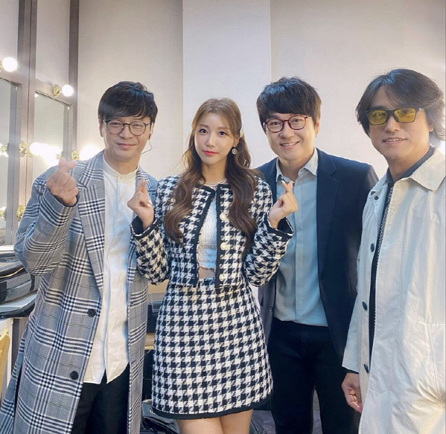 '트로트 공주' 두리, 경찰의 날 기념 '힐링 콘서트' 비하인드 컷 공개