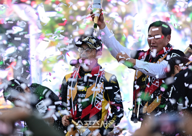 16대를 추월한 '추격의 神' 김종겸, 2022년 CJ대한통운 시즌챔피언에 올라