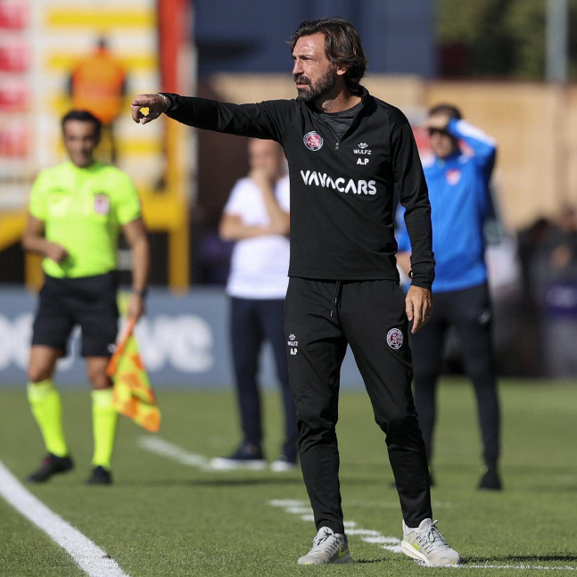 '바르셀로나 새 수장 피를로에서 사비로 바뀌었다'…이유는 선수 반대 (西언론)