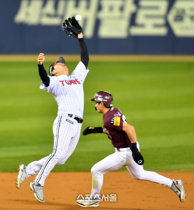 \'이런걸 호수비라고 하지\' 문보경[포토]