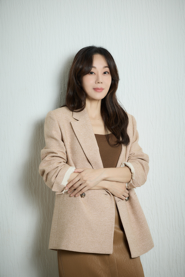 자백_김윤진 배우_01