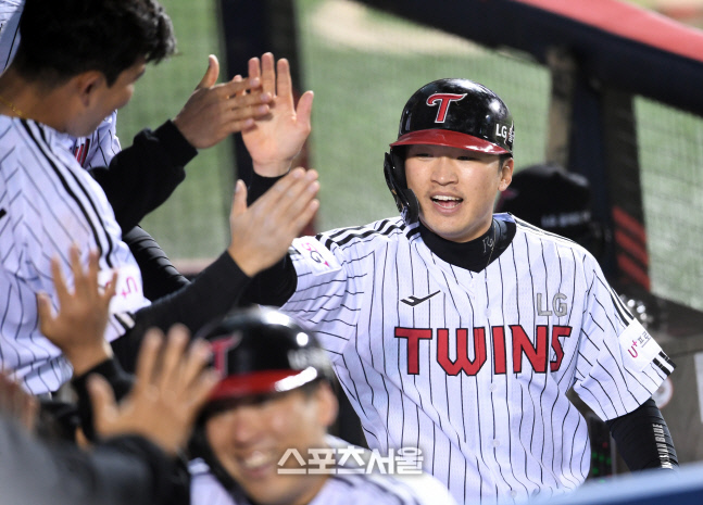 [포토]추격 득점 올리는 LG 박해민