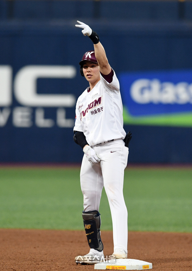 [포토]키움 김혜성, LG 진해수 상대 1타점 2루타