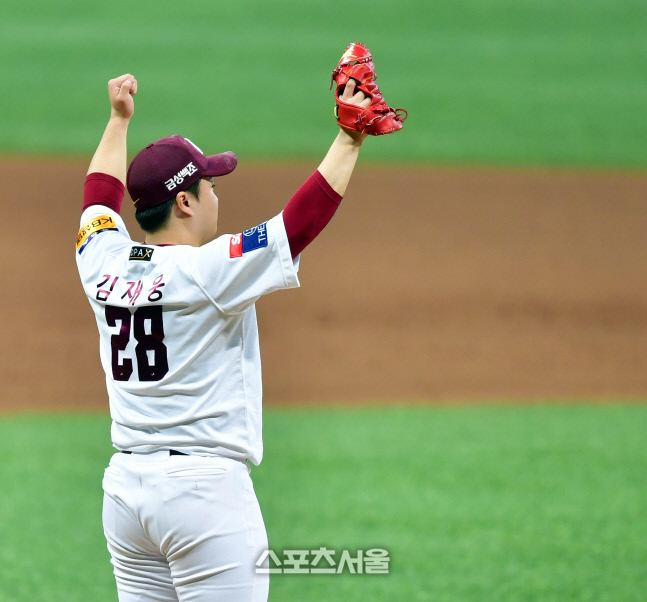 2이닝 책임지며 승리지켜낸 김재웅[포토]