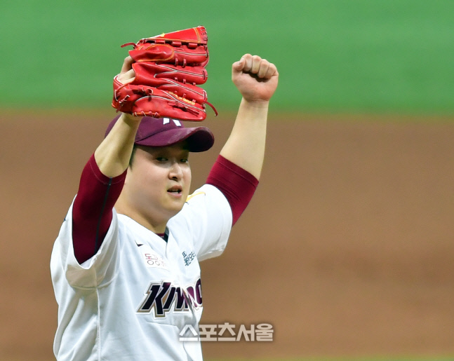 2이닝 책임지며 승리지켜낸 김재웅[포토]