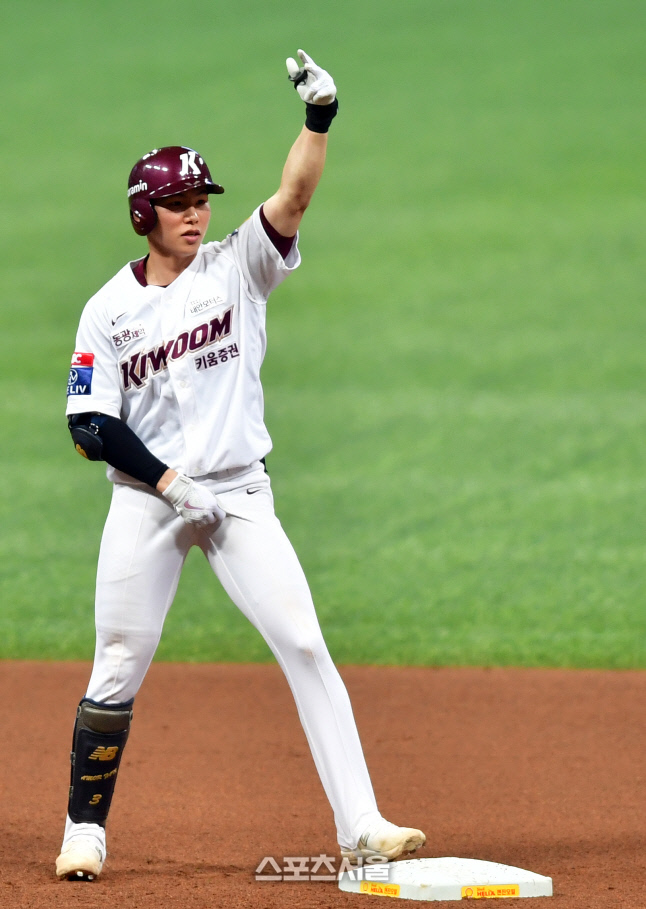 6회말 1타점 추격 2루타 김혜성[포토]