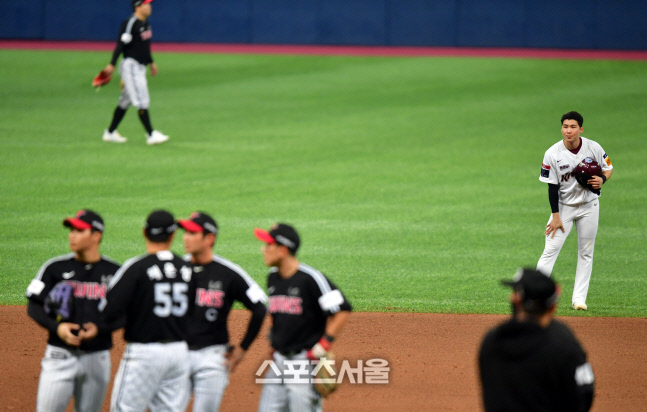 6회말 1타점 추격 2루타 김혜성[포토]