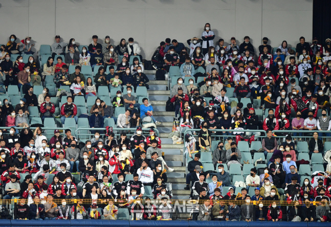 외야 빈자리....[포토]