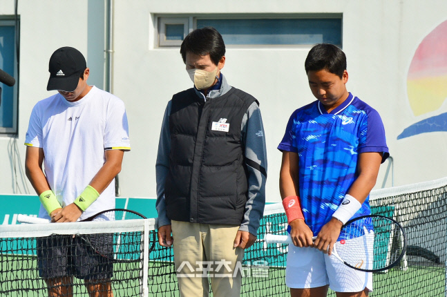 25세 동갑 정윤성-김다빈, 남녀단식 2연패 '합창'...추모 묵념도 [한국테니스선수권]