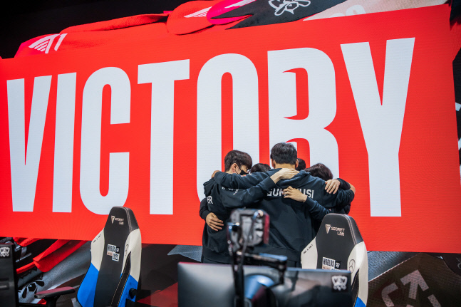 ‘LPL 킬러’ T1, 다섯 번째 롤드컵 결승행[롤드컵]