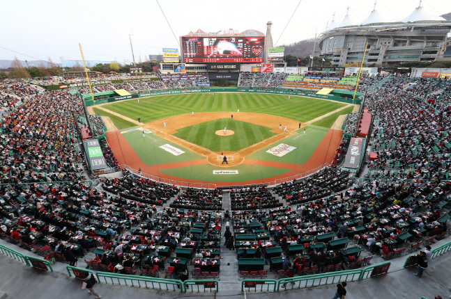 '이태원 참사 애도' KBO, KS 1~4차전 치어리더 미운영...엠프·축포도 안 쓴다 [공식발표]