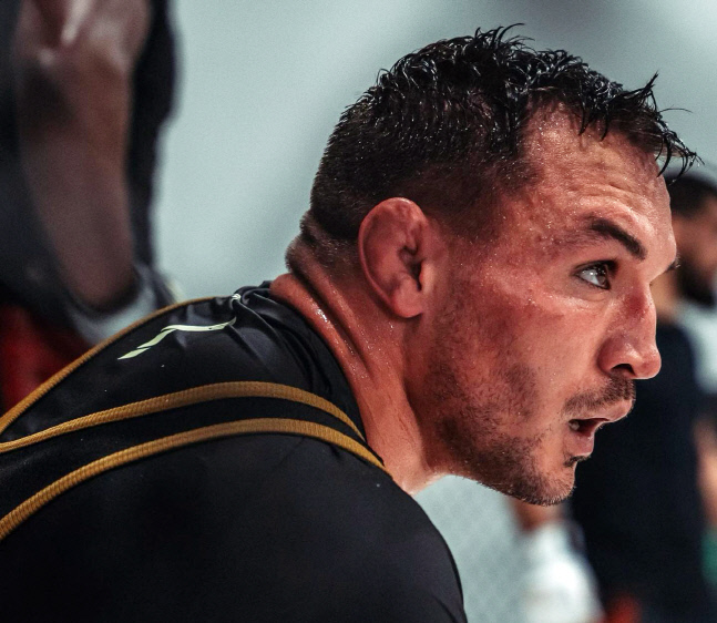 '戰意'를 불태우는 챈들러, "불 속으로 전진하라. 용감한 자는 위험을 무릅쓰지만 비겁한 사람은 구경만 할 뿐이다"