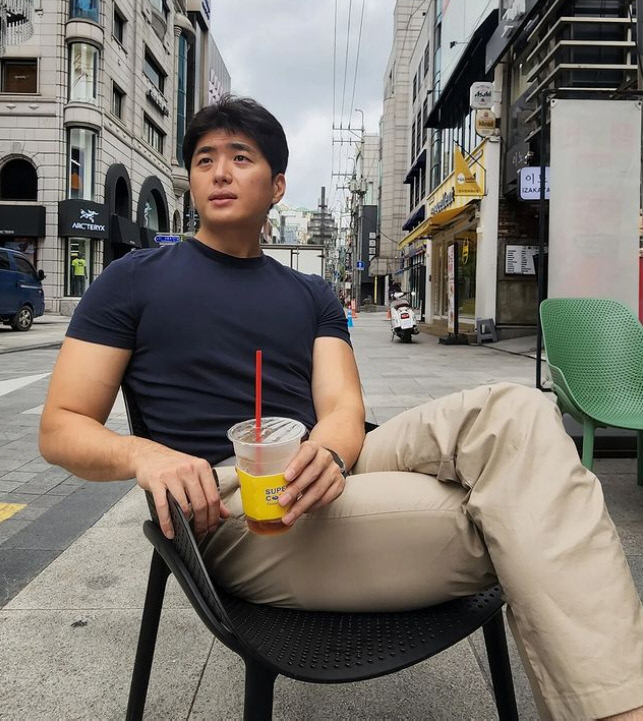 작가 소재원, 이태원 참사 사망자 비난 여론에 "꼰대들은..." 비판