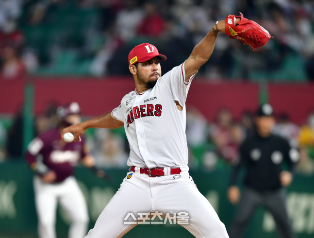 퍼펙트 가이 폰트·가을 영웅 애플러 한국시리즈 2차전 격돌[KS2]