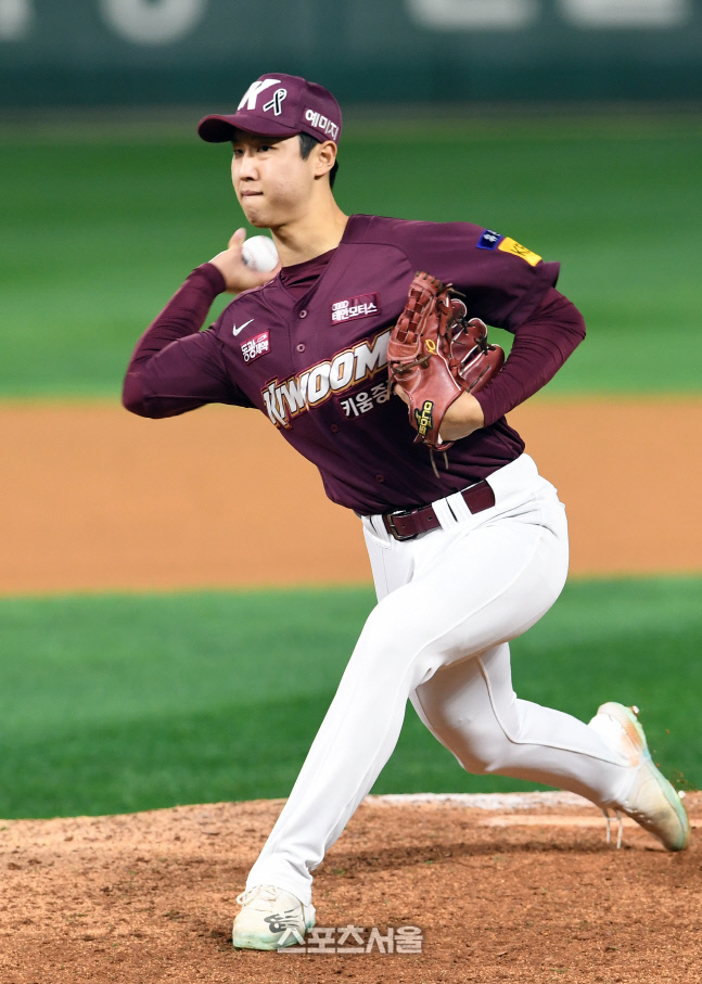 [포토]역투하는 키움 김동혁