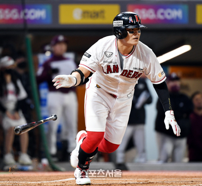 [포토] 1회 안타 추신수 '출발 좋아'