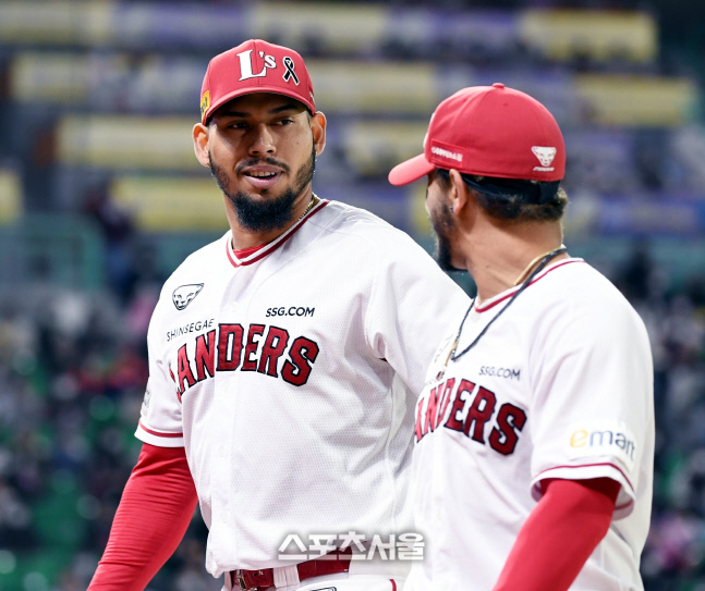 [포토] 폰트 '여유가 느껴지는 미소'