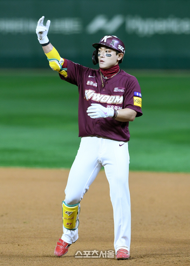 [포토]폰트 상대 안타 뽑아내는 김태진